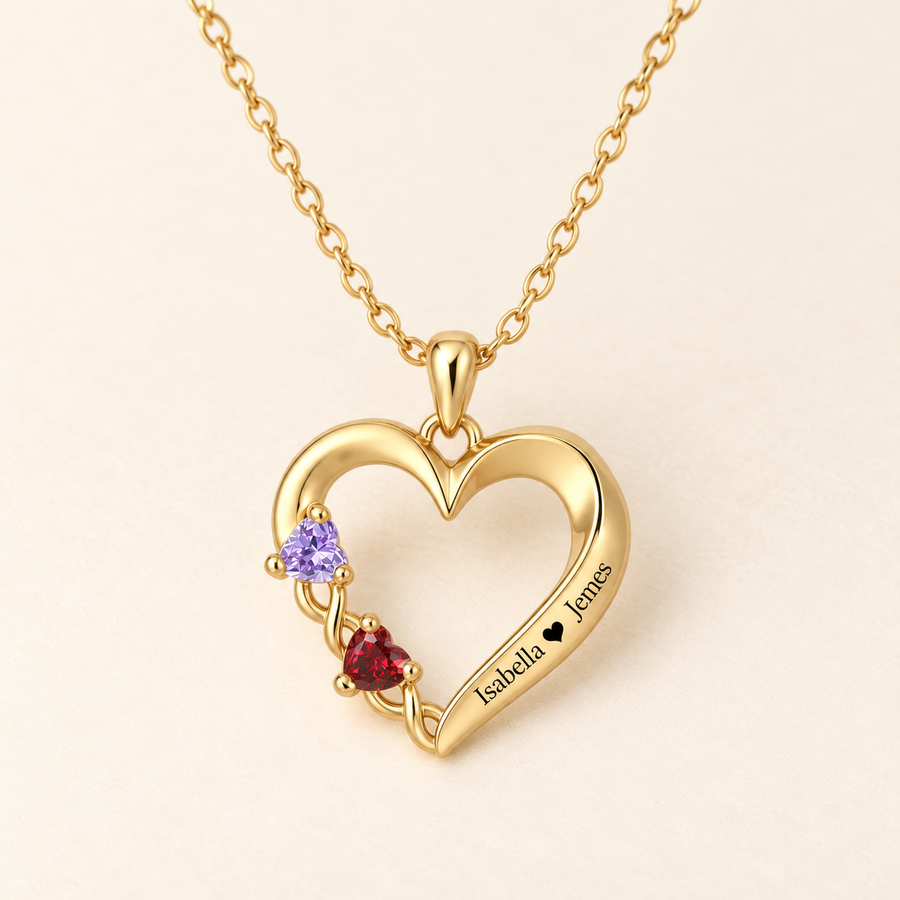Onze Liefde | Gepersonaliseerde Hartjesketting op een crèmeachtergrond